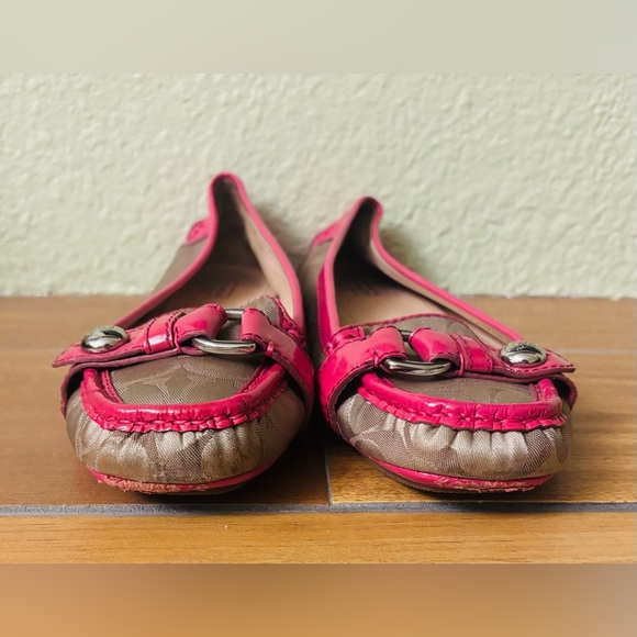 Coach Hellen Flats in Signature Canvas with a Pink Patent Leather Trim Size: 8 - Picture 2 of 8